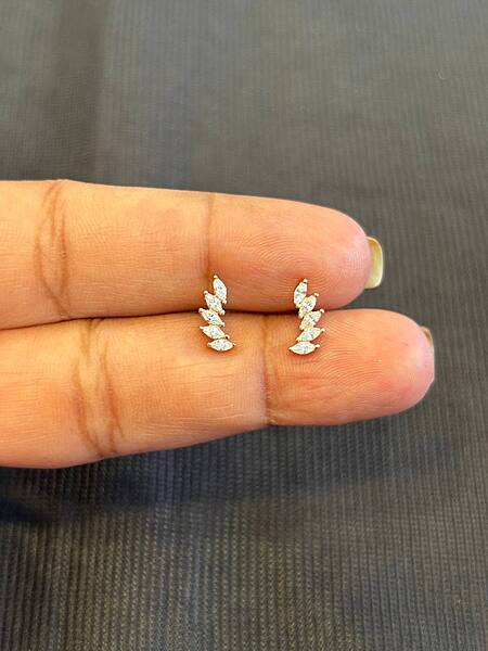 Silver thia stud with rosegold finish