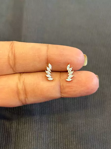 Silver thia stud with rosegold finish