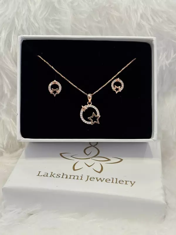 Silver star pendant set with rosegold finish