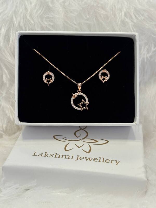 Silver star pendant set with rosegold finish