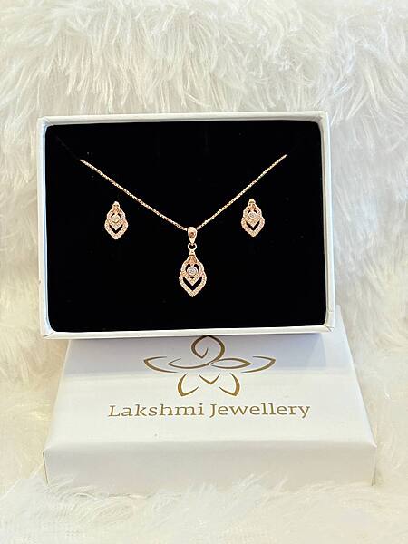 Silver sena pendant set with rosegold finish
