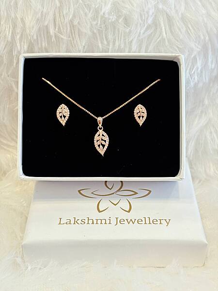 Silver leafy pendant set with rosegold finish