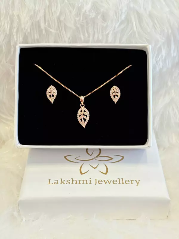 Silver leafy pendant set with rosegold finish