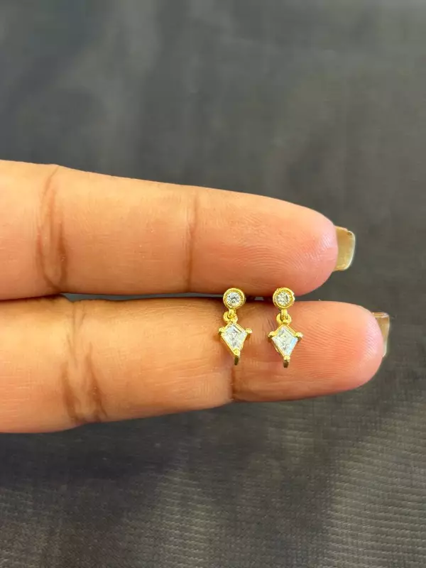 Silver stone thongal stud with gold finish