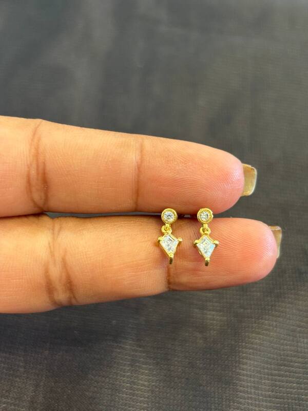 Silver stone thongal stud with gold finish