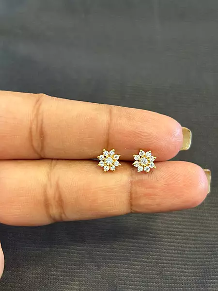 Silver 8 stone stud with gold finish