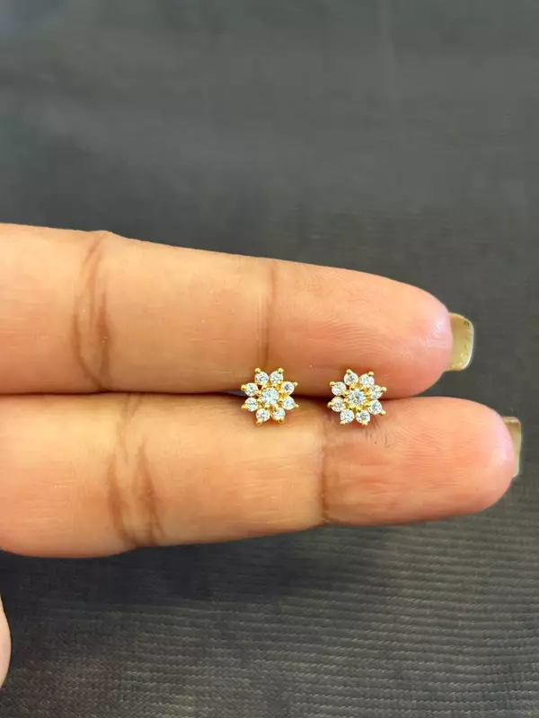 Silver 8 stone stud with gold finish