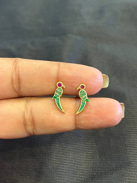 Silver parrot stud with gold finish