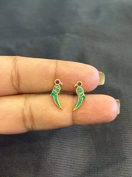 Silver parrot stud with gold finish