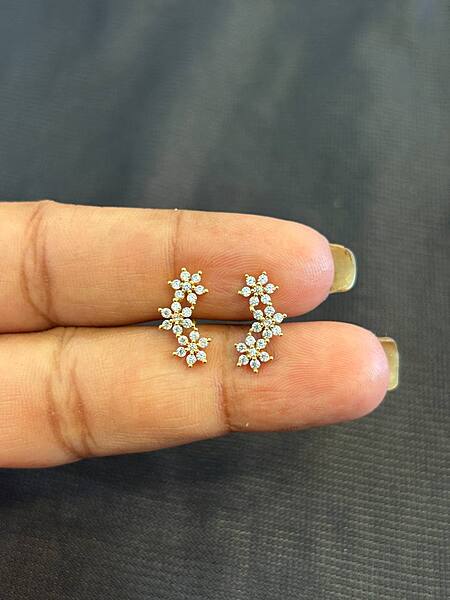 Silver three flower stud with gold finish