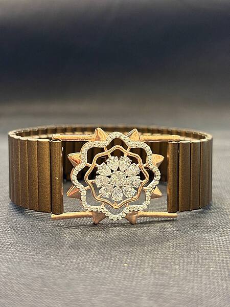 Silver tharika wrist band with rosegold finish