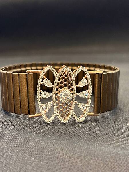 Silver maghil wrist band with rosegold finish