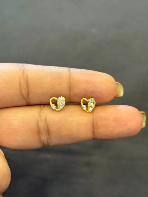 Heartt 9 carat gold stud