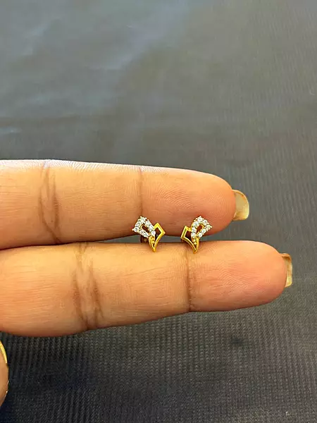 Anbini 9 carat gold stud