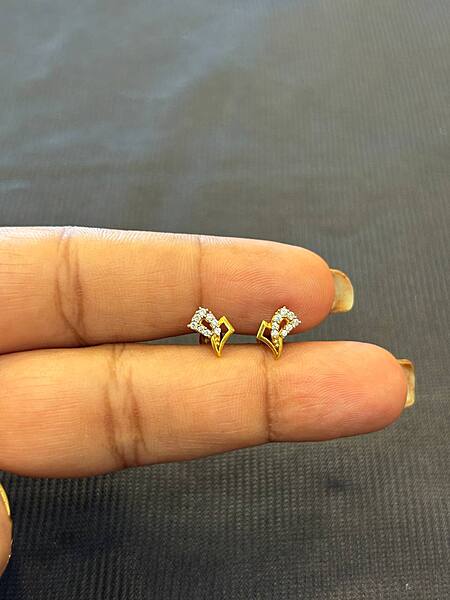 Anbini 9 carat gold stud