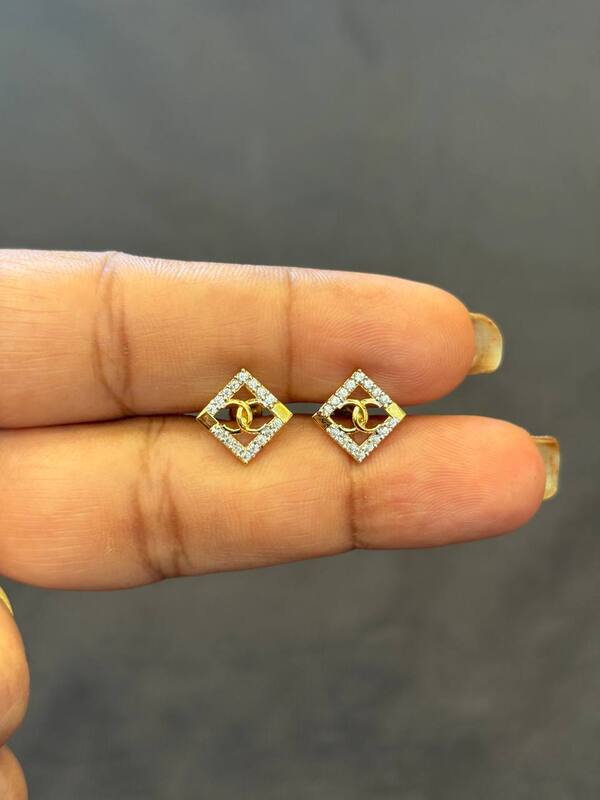 Square stone 9 carat gold stud