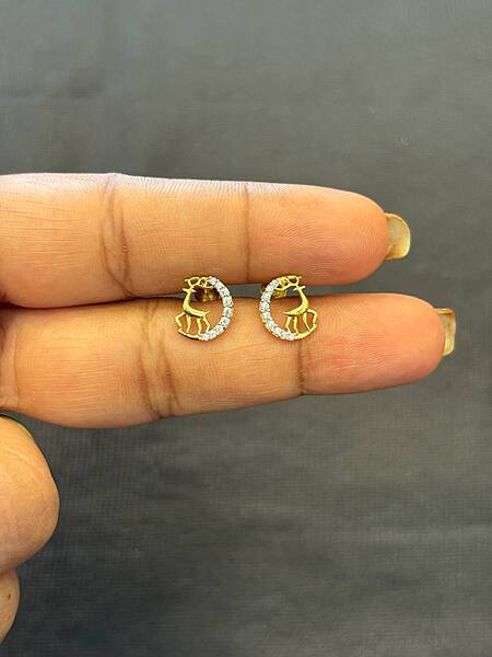 Deer 9 carat gold stud