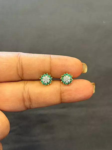 Green harini 9 carat gold stud