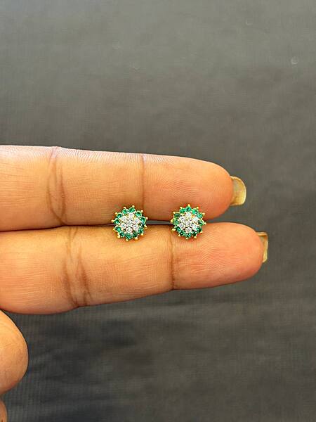 Green harini 9 carat gold stud