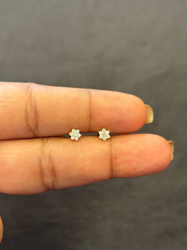 6 stone 9 carat gold stud