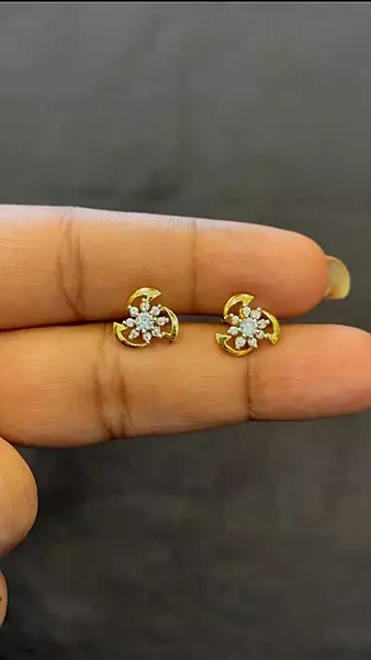 Chakra 9 carat gold stud