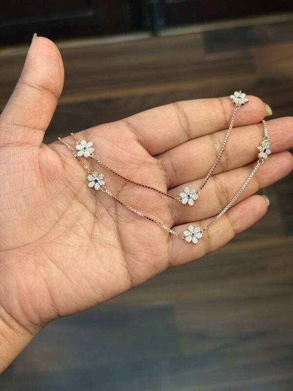 Silver blue triflower anklet with rosegold finish