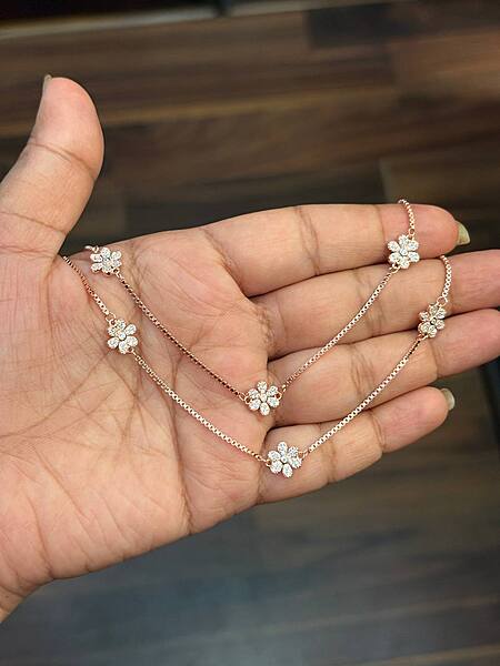 Silver white triflower anklet with rosegold finish