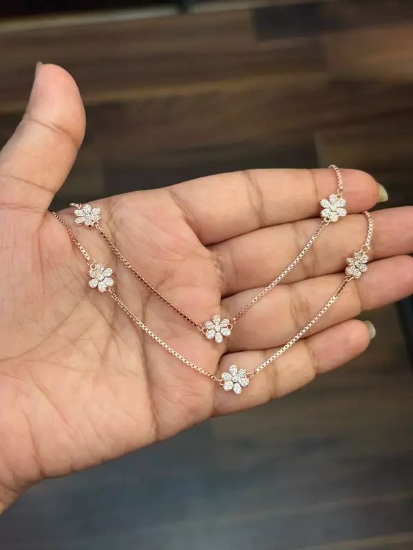 Silver white triflower anklet with rosegold finish