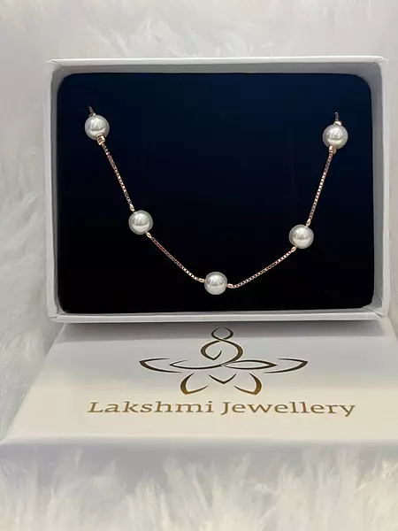 Silver pearl lookalike bracelet