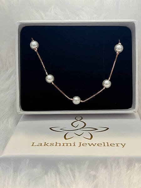 Silver pearl lookalike bracelet