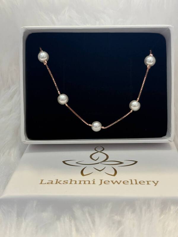 Silver pearl lookalike bracelet