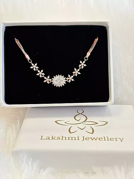 Silver mullai white with rosegold finish