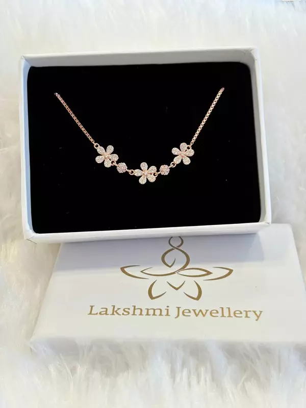 Silver triple flower bracelet with rosegold finish