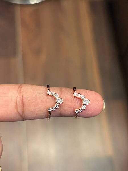 silver crownika toe ring with rose gold finish