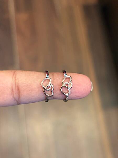 silver dual heart toe ring