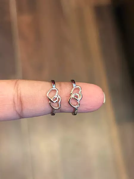 silver dual heart toe ring