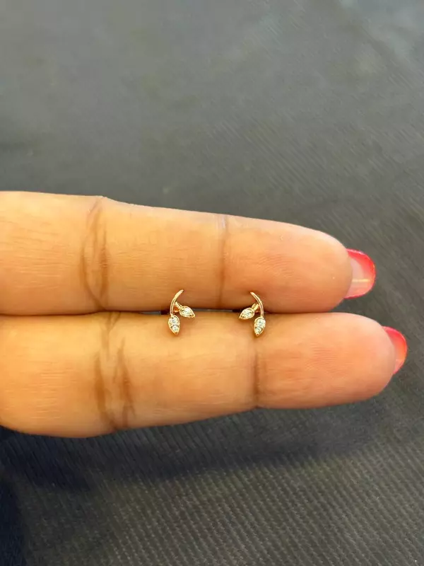 Silver illai second stud with rosegold finish