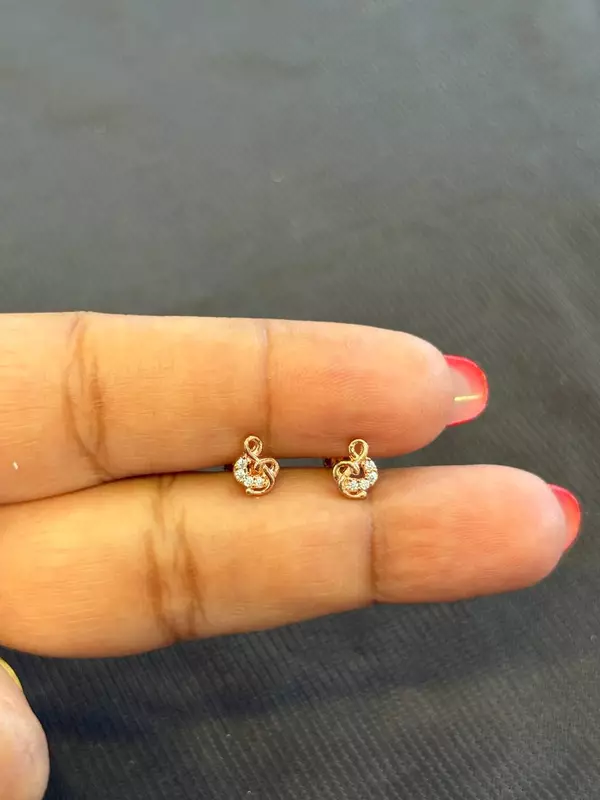 Silver isai second stud with rosegold finish
