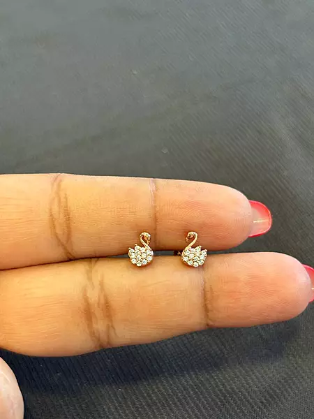 Silver swan second stud with rosegold finish