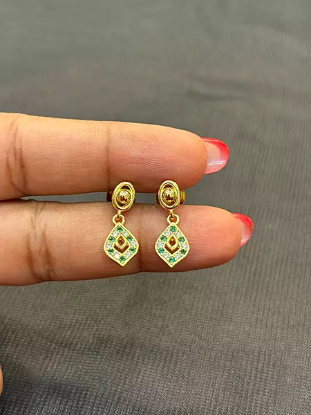 Silver anjalii stud with gold finish