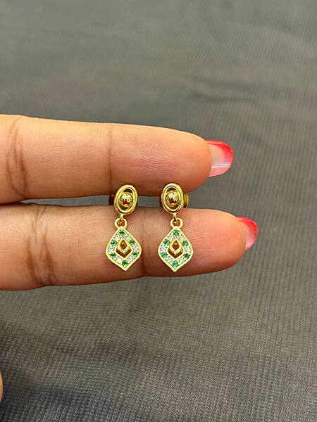 Silver anjalii stud with gold finish