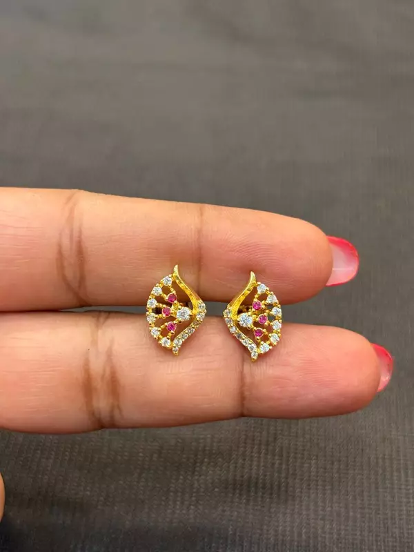 Silver white with pink thilagam with gold finish