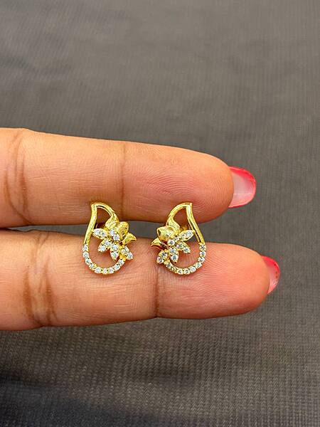 Silver malar1 stud with gold finish
