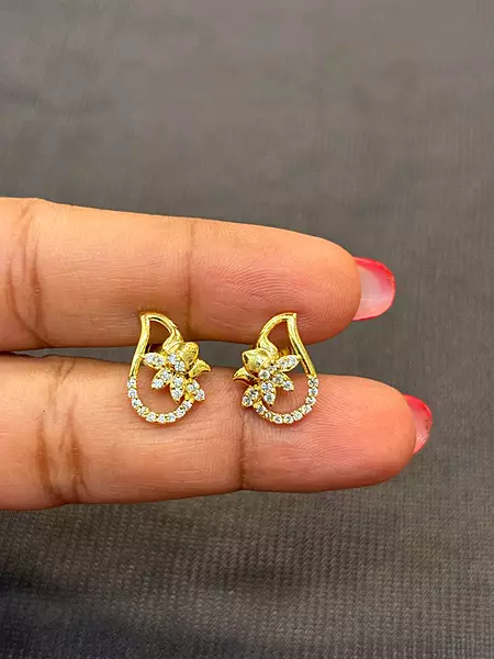 Silver malar1 stud with gold finish
