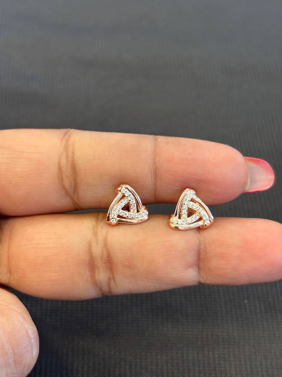 Silver maghill stud with rosegold finish