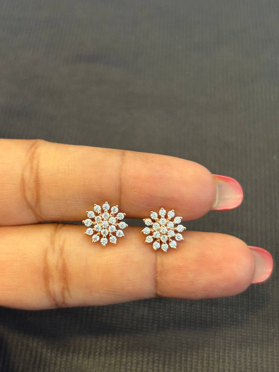 Silver mona stud with rosegold finish