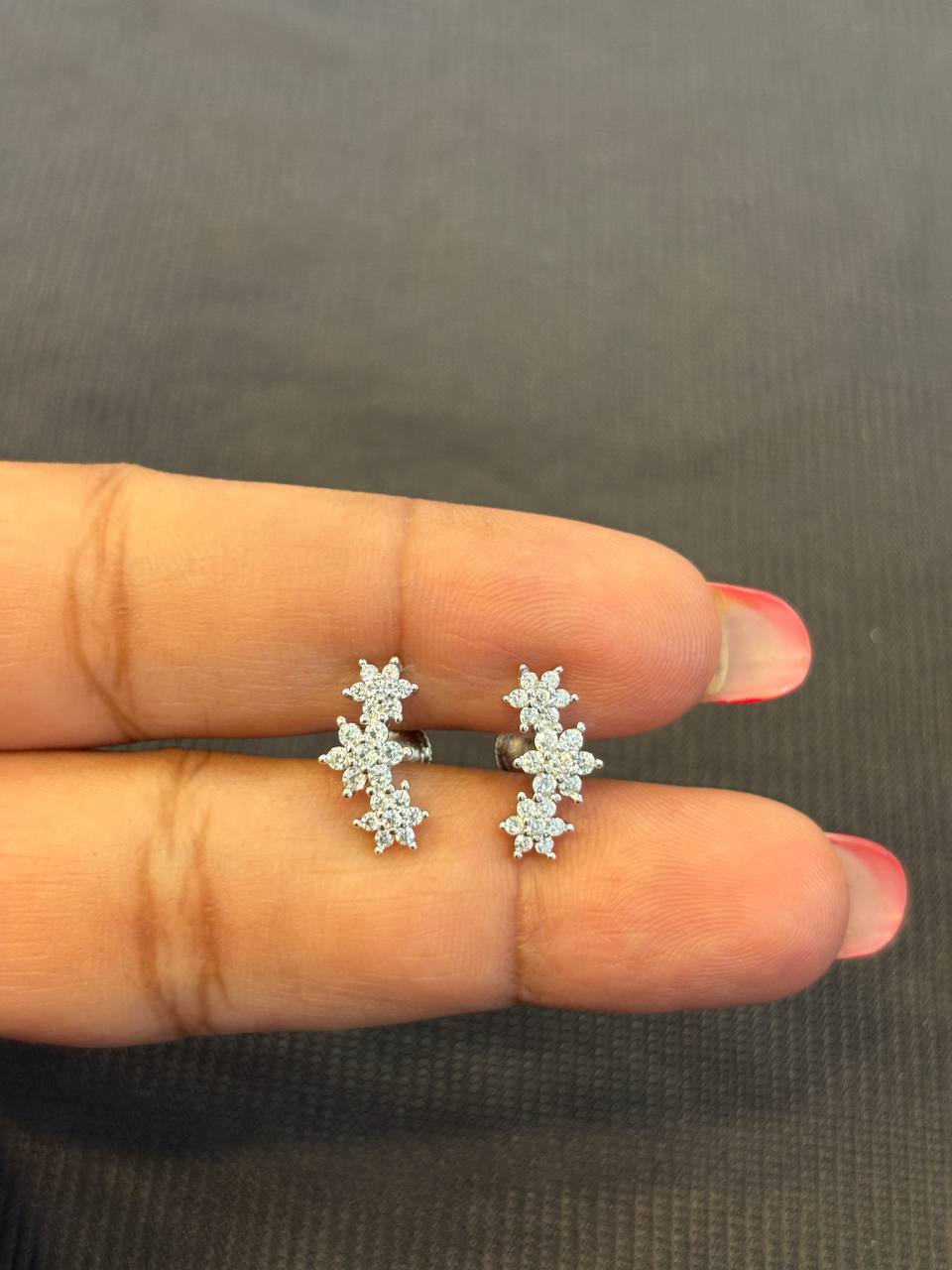 Silver tristar stud