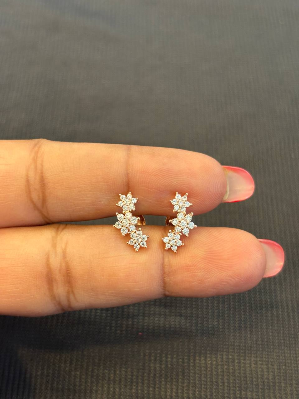 Silver tristar stud