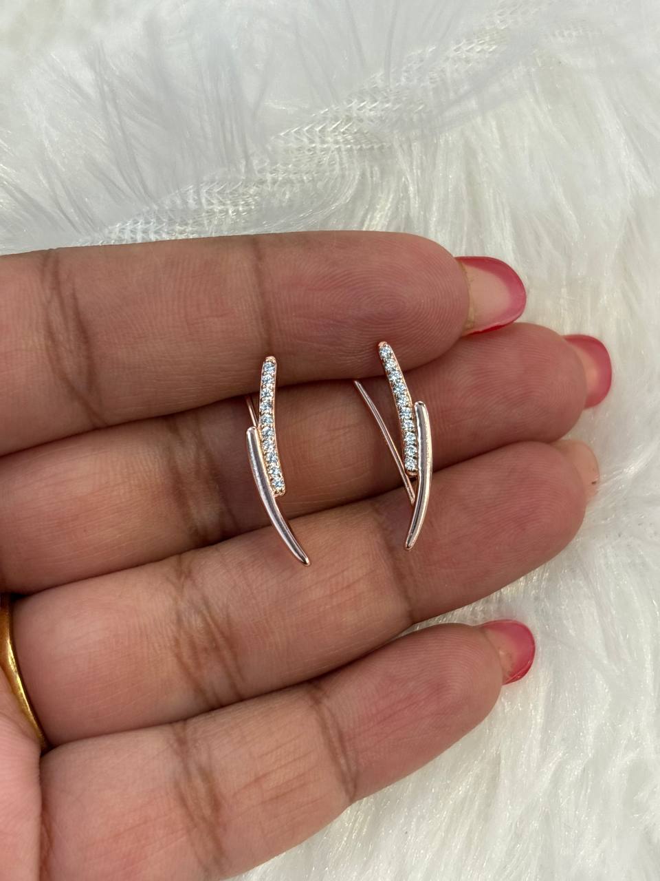 Silver ivy earcuff with rosegold finish