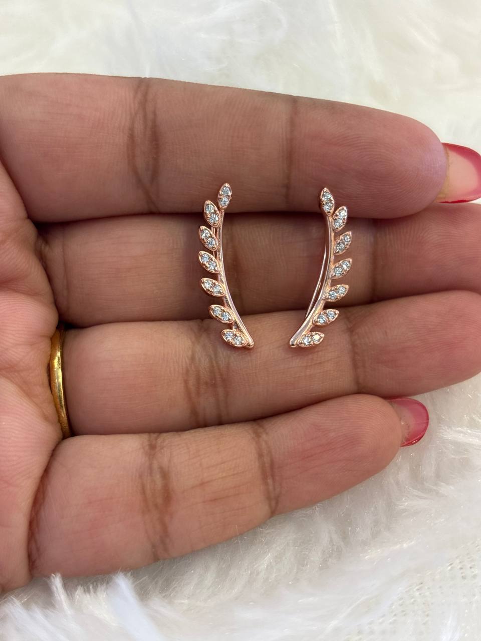 Silver vine earcuff with rosegold finsh